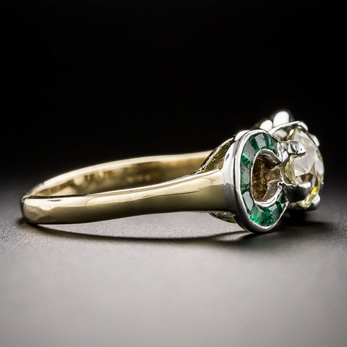 Art Deco 1.00 Carat Diamond and Calibre Emerald Bow Ring - GIA S-T VS1 - 2