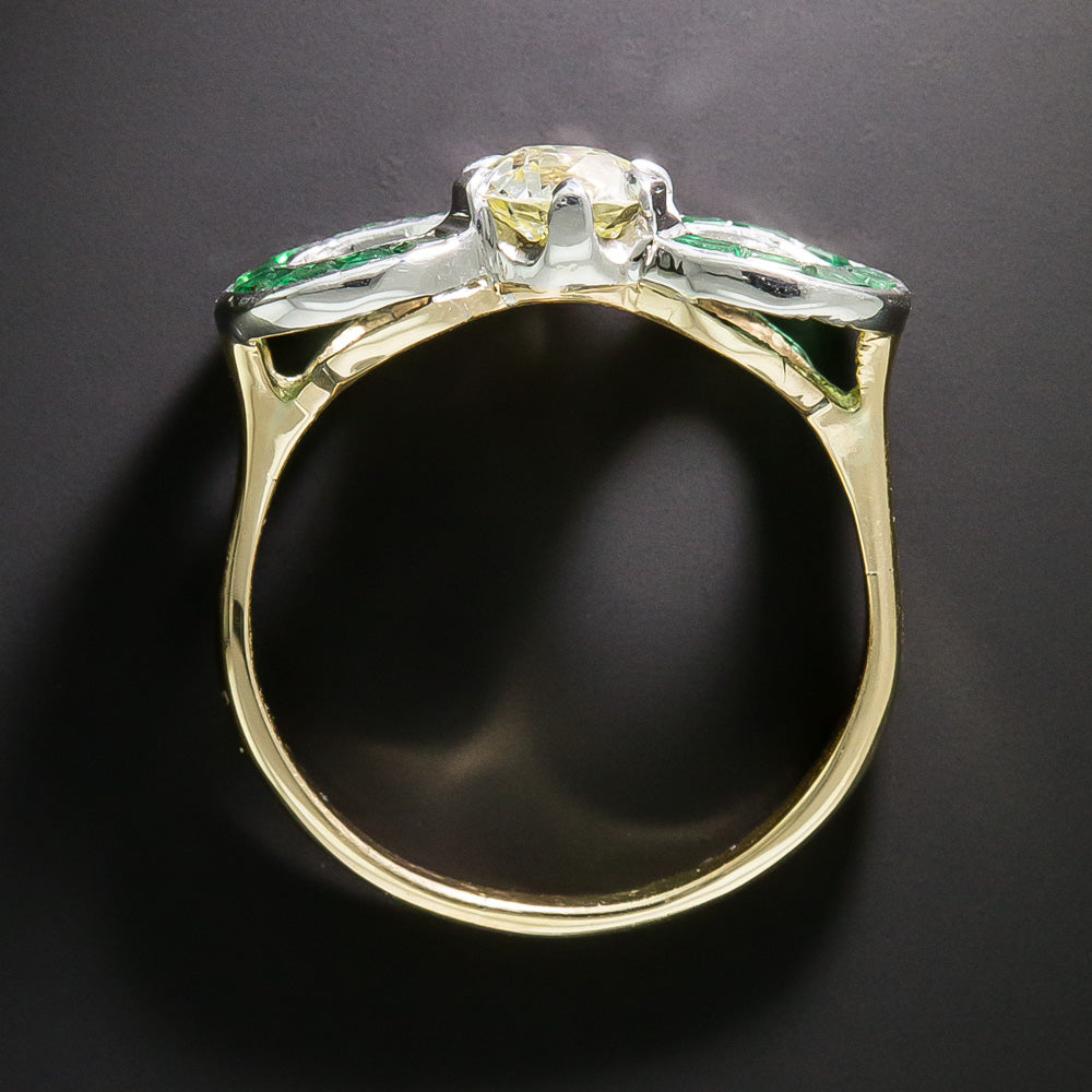 Art Deco 1.00 Carat Diamond and Calibre Emerald Bow Ring - GIA S-T VS1 - 3