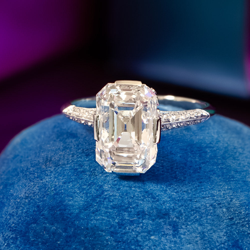 Art Deco 3.89 Carat Emerald Cut Diamond Ring - GIA D VS1 - 9
