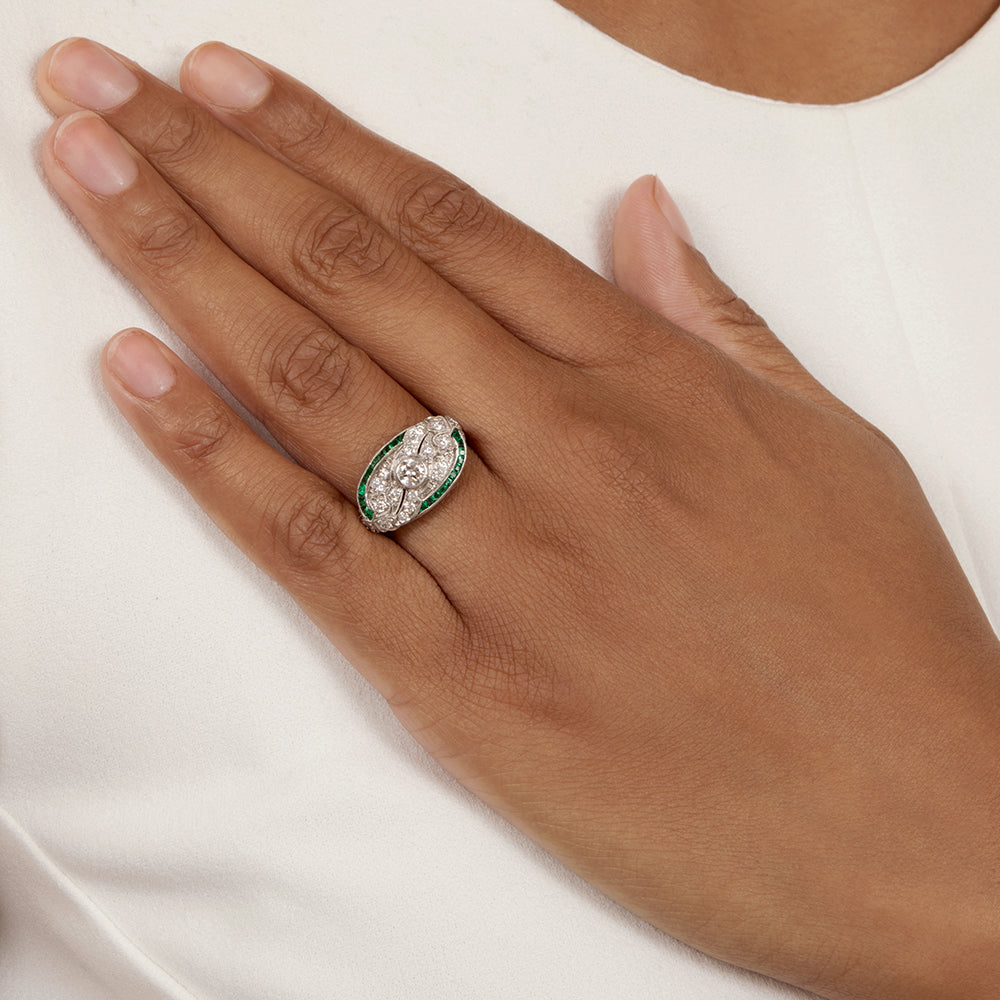 Art Deco Diamond and Calibre Emerald Ring - 7