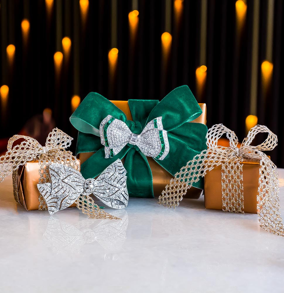Art Deco Diamond and Emerald Bow - 5