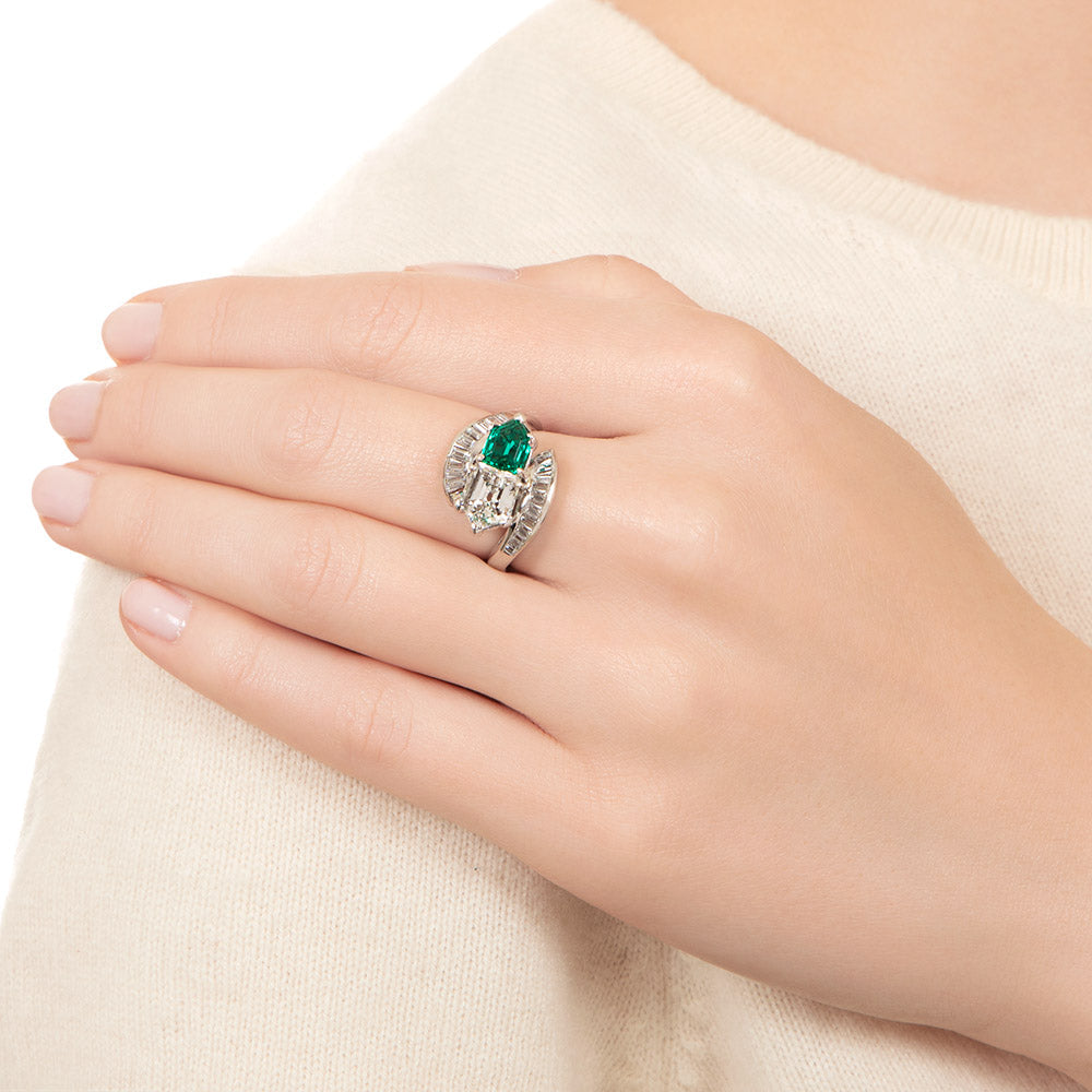 Art Deco Diamond and Emerald Toi et Moi Ring - GIA F SI1 / F1 - 6