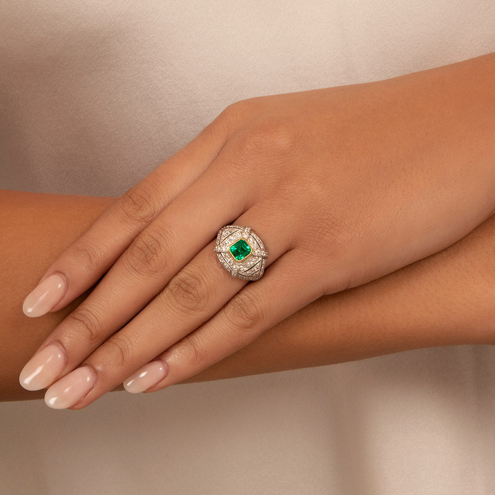 Art Deco-Style 0.88 Carat Emerald and Diamond Ring - 6