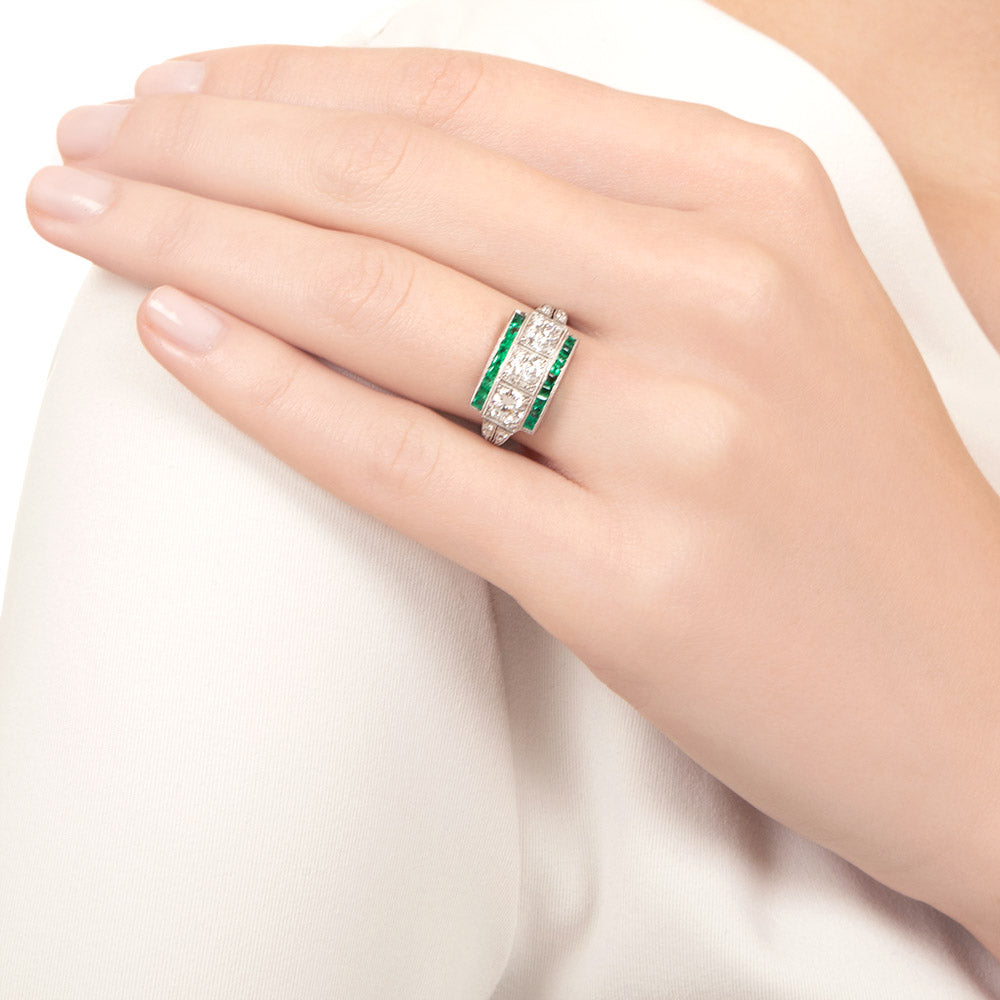 Art Deco-Style Three-Stone Diamond and Emerald Ring - 6