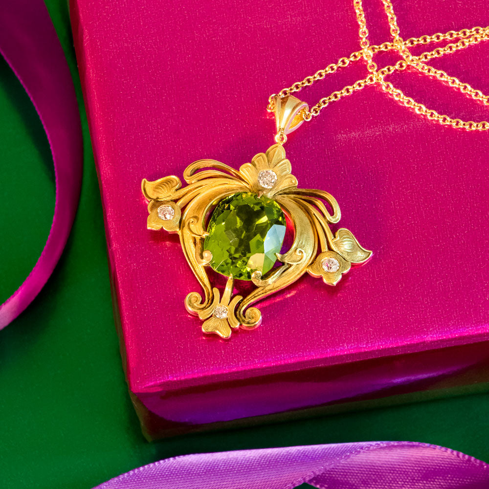 Art Nouveau 12.00 Carat Peridot and Diamond Lavalière  - 6