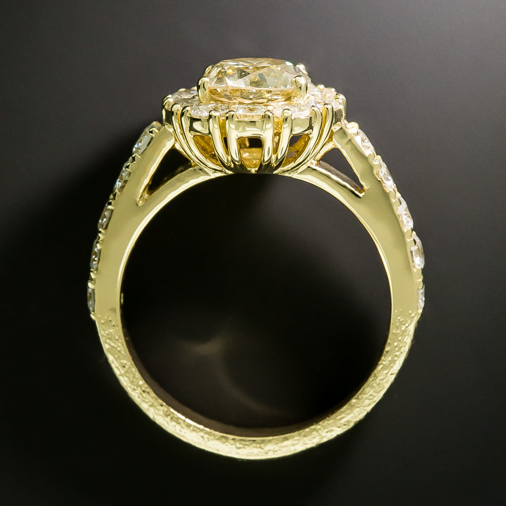 Estate 1.60 Carat Diamond Halo 18K Ring - 4