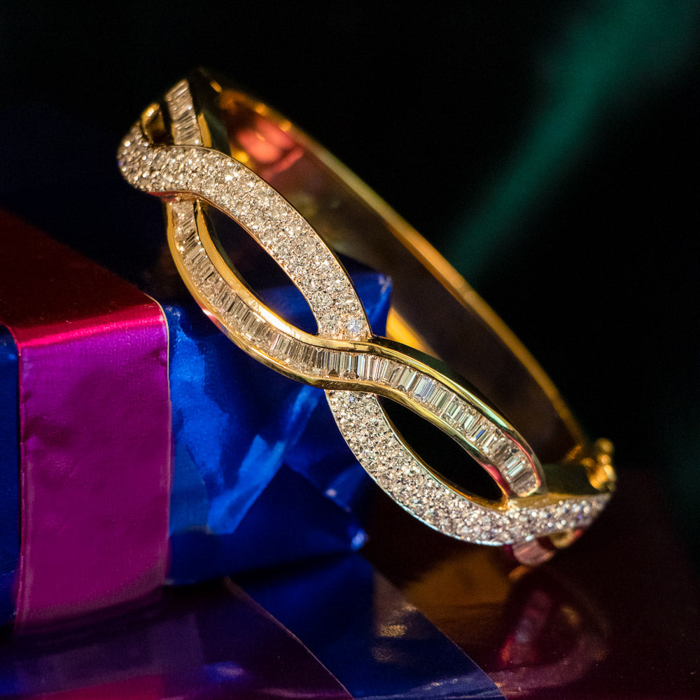 Estate 10.00 Carat Diamond Bangle Bracelet - 9