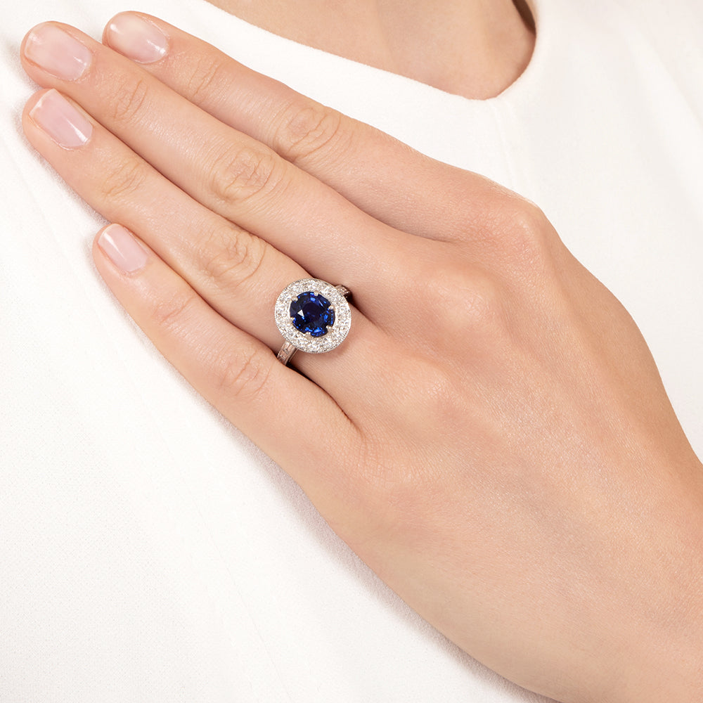 Estate 2.74 Carat Oval Sapphire and Diamond Halo Ring - GIA - 3