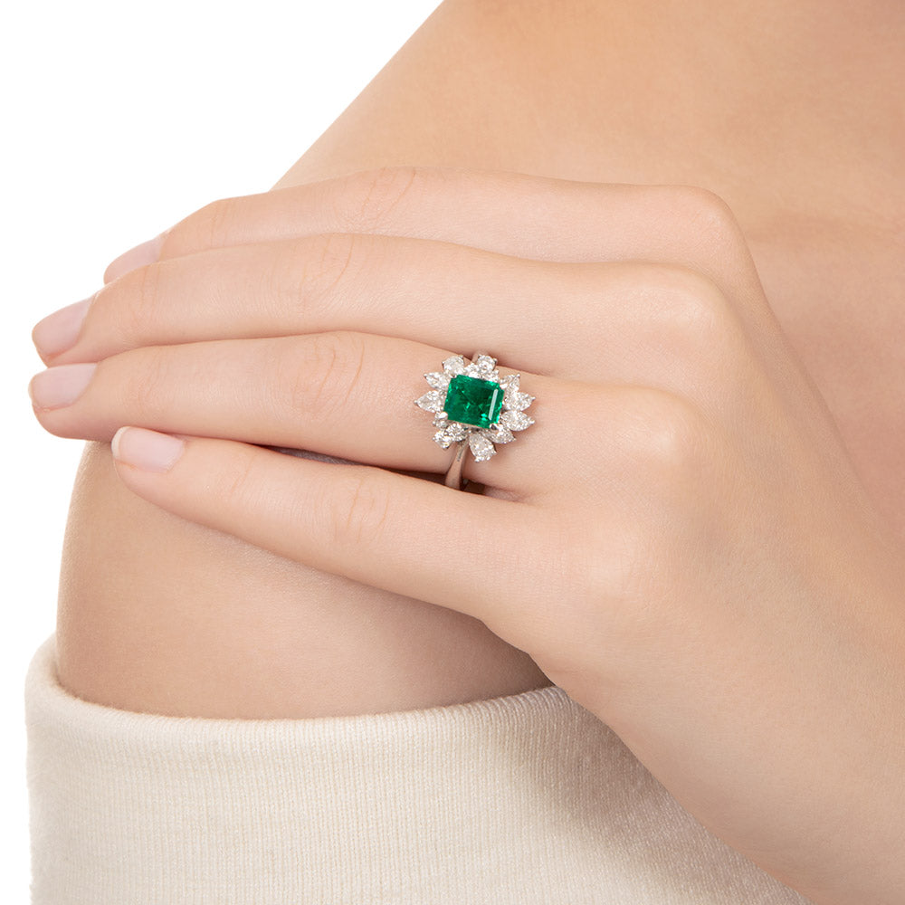 Fine 1.90 Carat Emerald and Diamond Ring  - 6