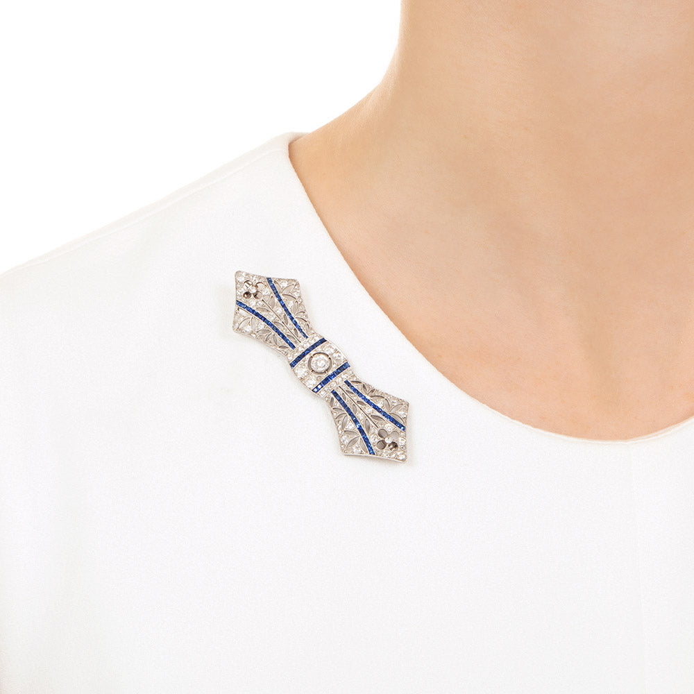 French Art Deco Diamond and Sapphire Bow Brooch - 8