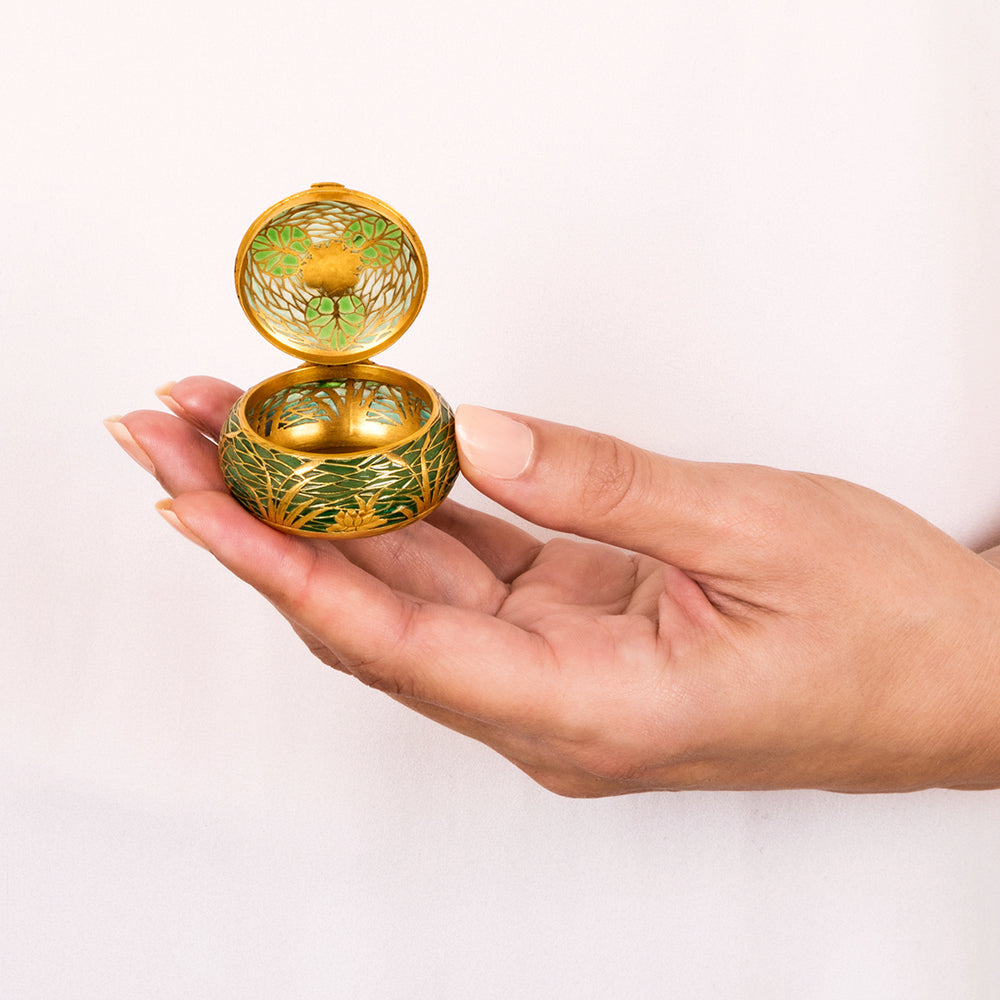 French Art Nouveau Plique-à-Jour Pill Box - 7