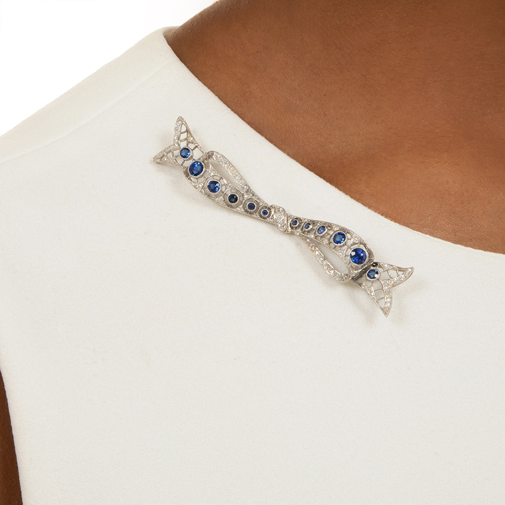 French Belle Epoque Diamond and Sapphire Flowing Bow Brooch - 4