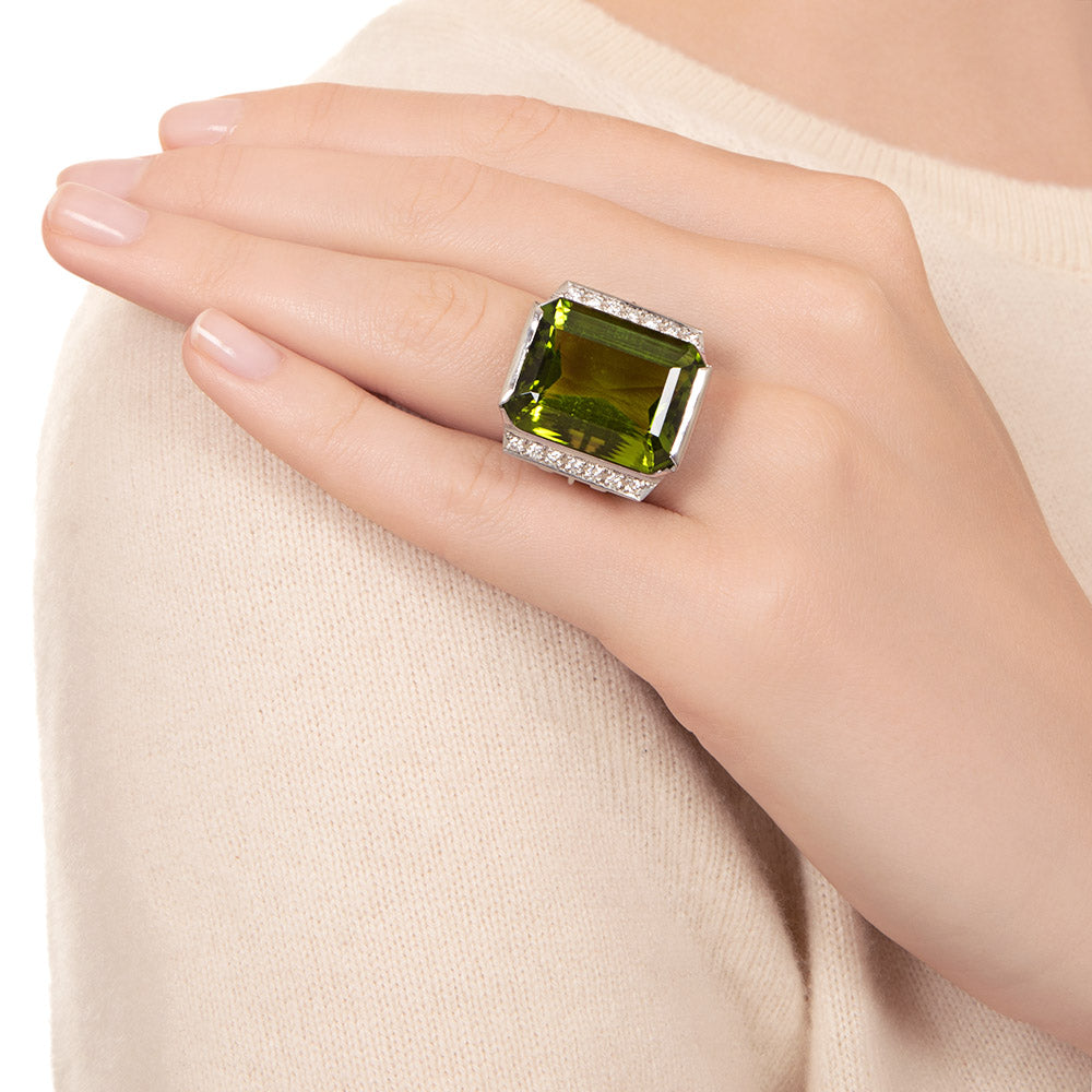 Large 31.98 Carat Peridot and Diamond Ring - 6