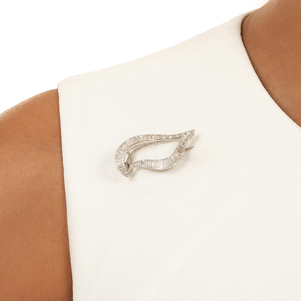 Mid-Century Baguette Diamond Brooch - 4