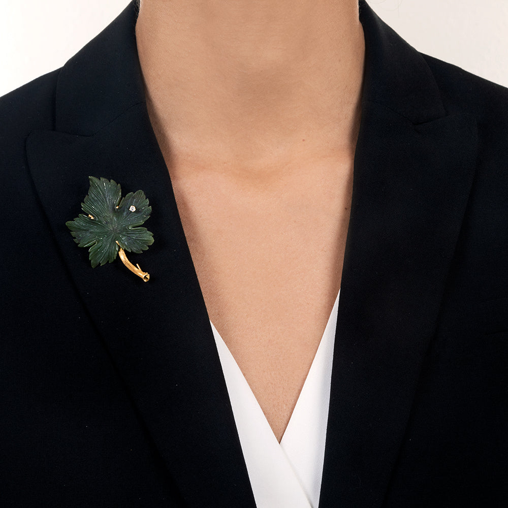 Mid-Century Nephrite Jade Leaf Earring and Brooch Set - 7