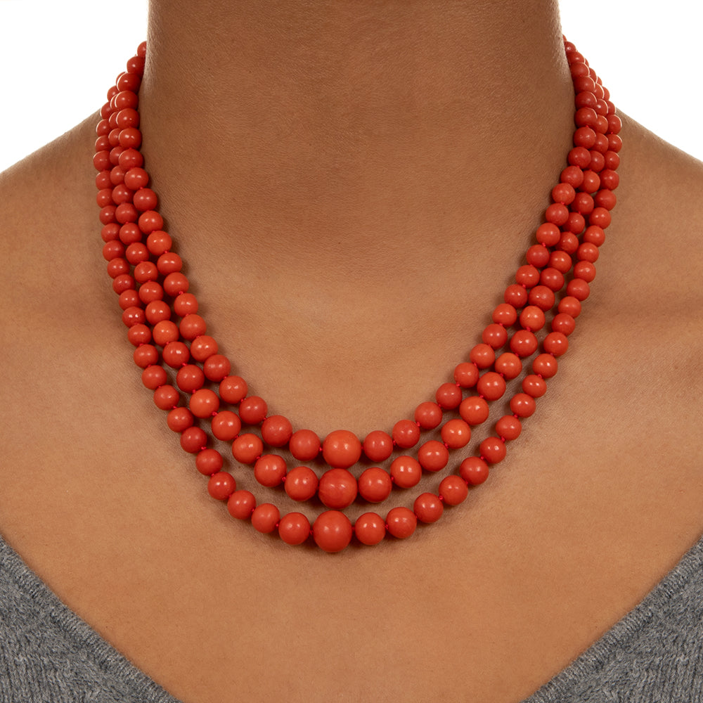 Mid-Century Triple-Strand Coral Necklace with Ribbed Cushion Clasp - 4