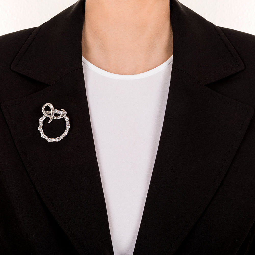 Platinum and Diamond Circle/Wreath Brooch - 5