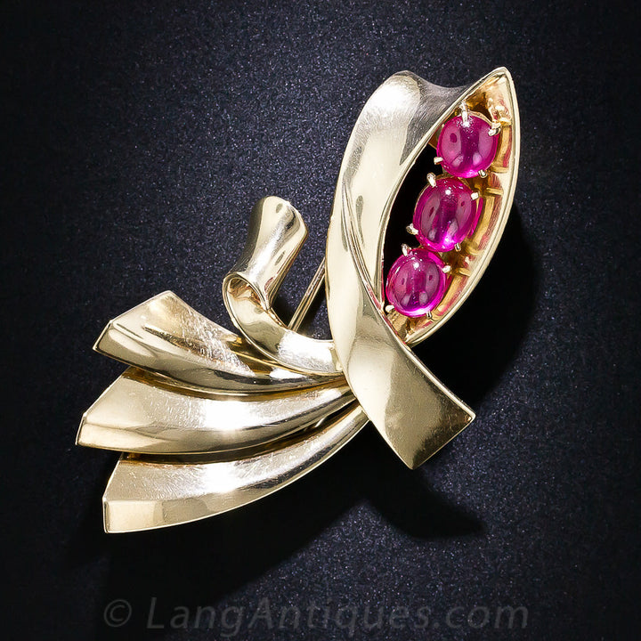 Trabert & Hoeffer - Mauboussin 18K Ruby Retro Brooch