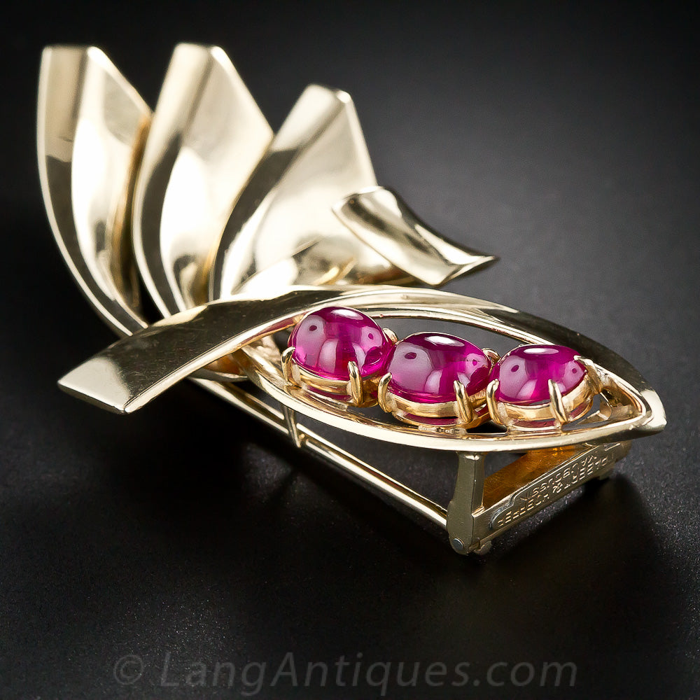 Trabert & Hoeffer - Mauboussin 18K Ruby Retro Brooch - 5
