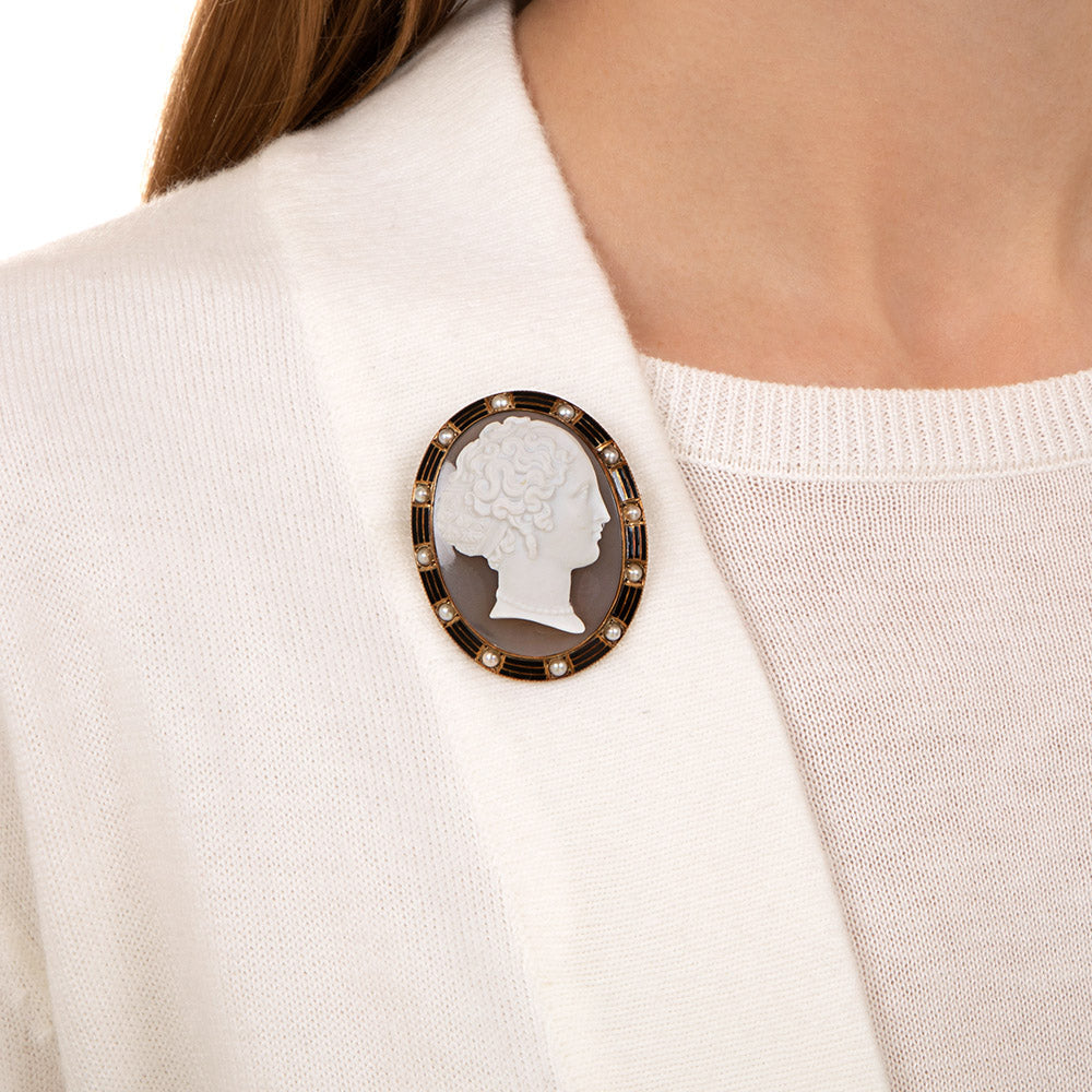 Victorian Agate Cameo Brooch/Pendant with Pearl and Enamel Frame - 5