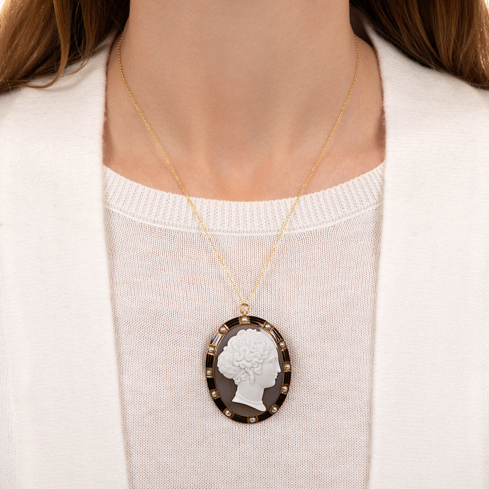 Victorian Agate Cameo Brooch/Pendant with Pearl and Enamel Frame - 6