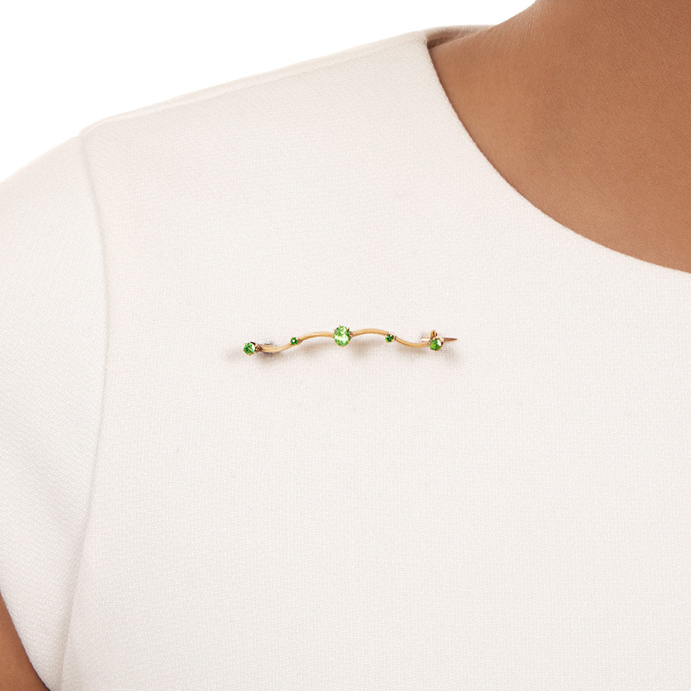 Victorian Demantoid Garnet Wavy Bar Pin - 5