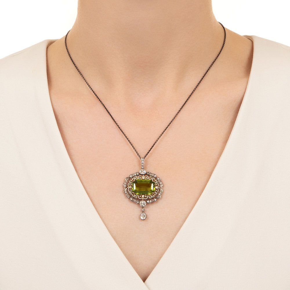 Victorian Peridot, Diamond And Enamel Lavalière - 3