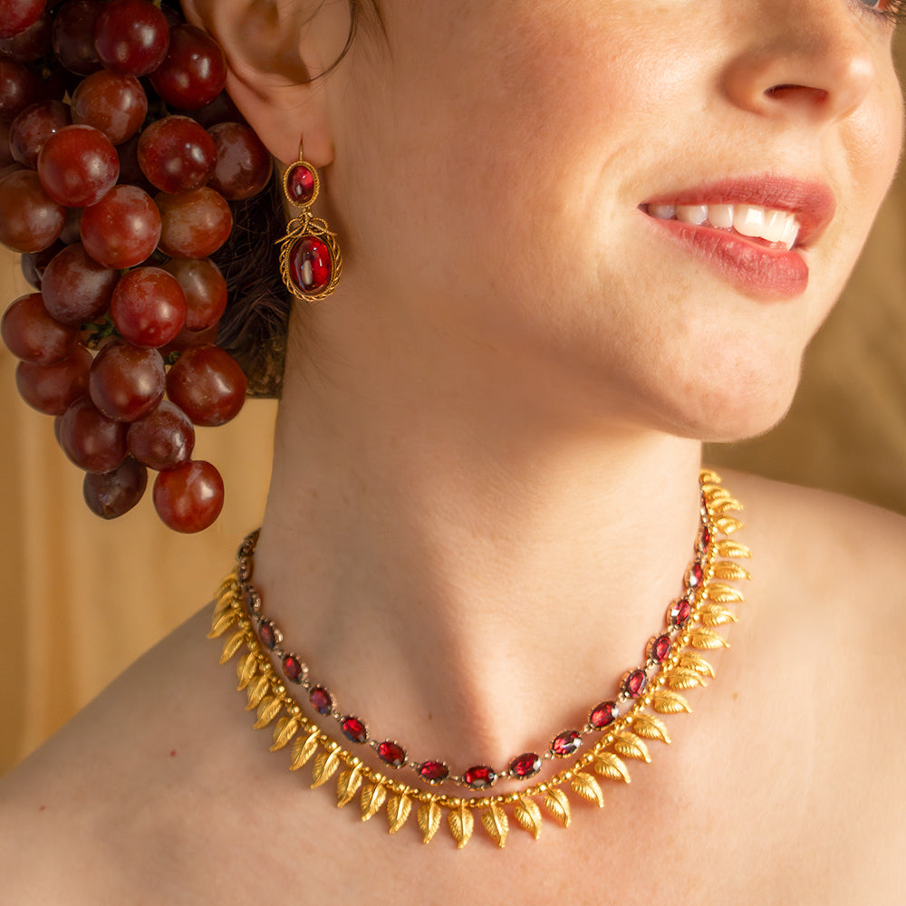 Victorian-Style 18K Cabochon Garnet Earrings - 5